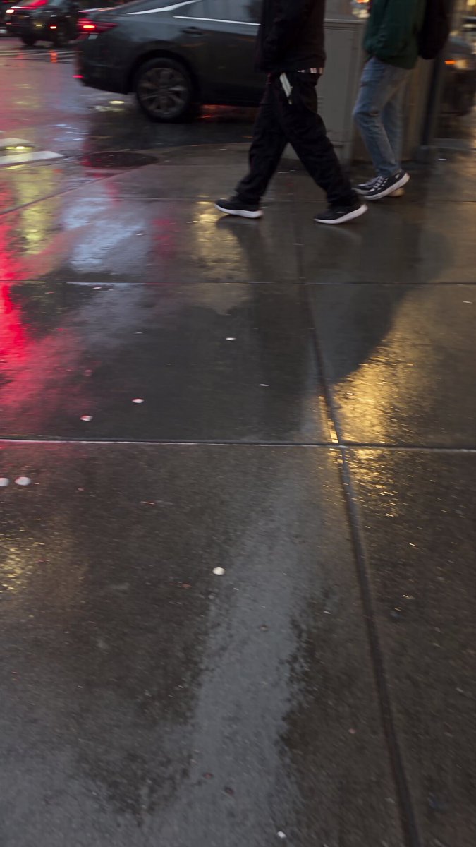 Surreal Urban Whale: Photorealistic Smartphone Cinematography at Dusk AI video prompt