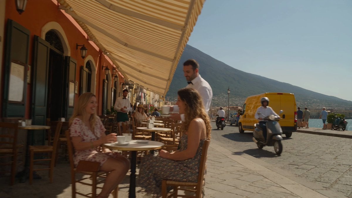 Cinematic Volcanic Eruption: Mediterranean Coastal City Disaster in Photorealistic 4K AI video prompt