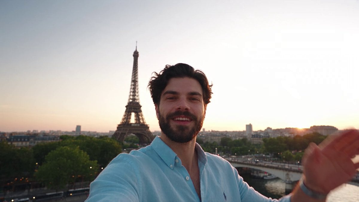 Cinematic Hyper-Lapse Selfie: 30 Global Landmarks in 15 Seconds